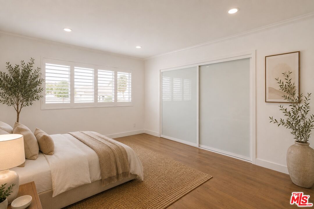 933 11th St Unit: 21