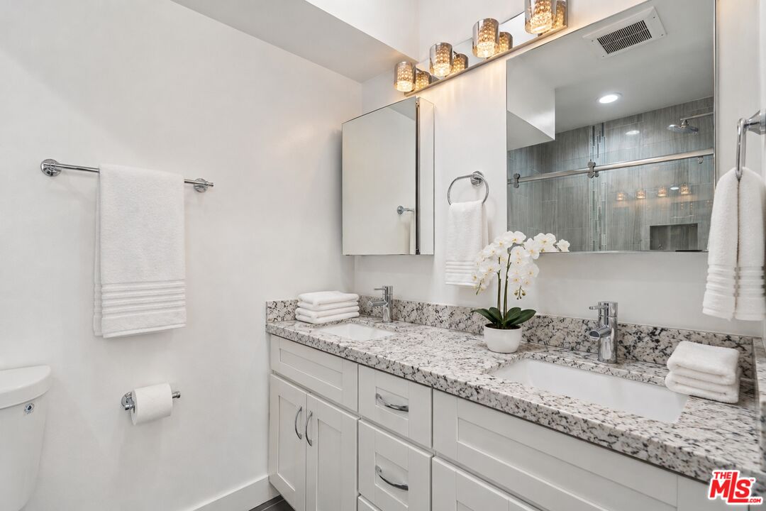 933 11th St Unit: 21