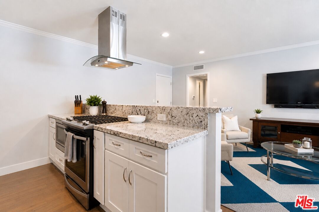 933 11th St Unit: 21