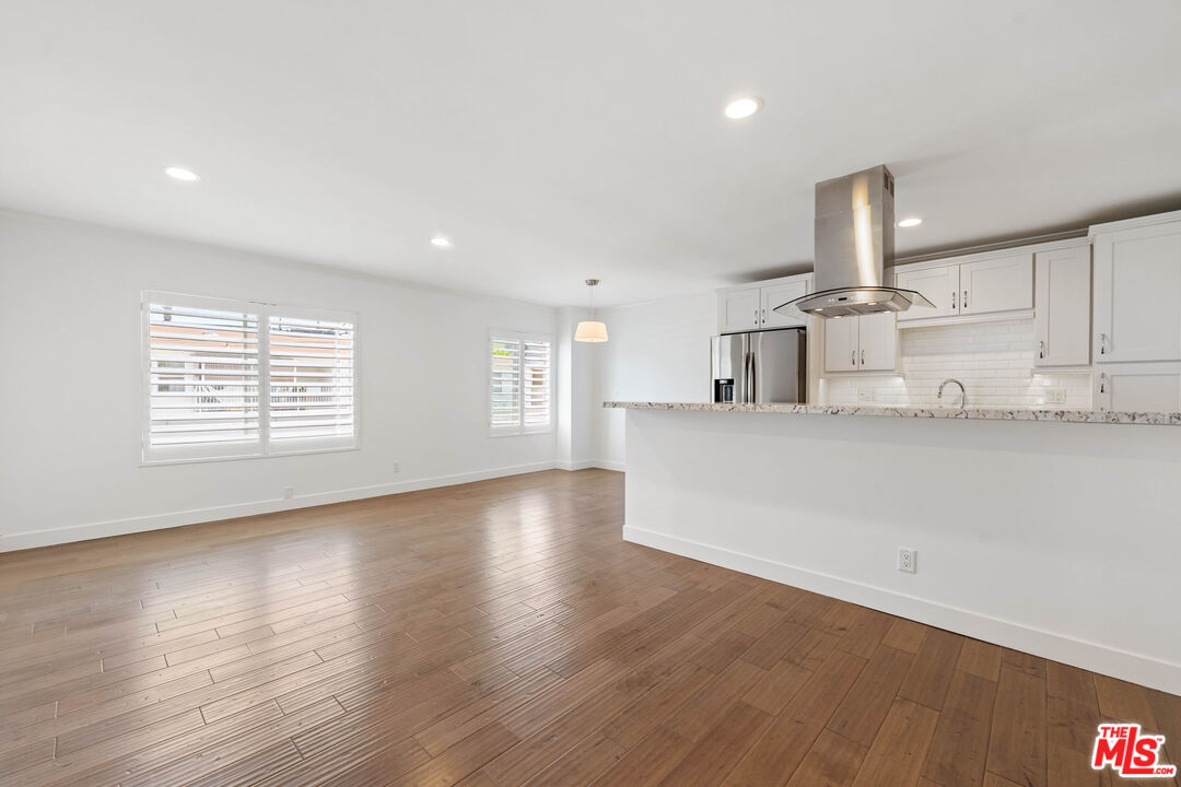 933 11th St Unit: 21