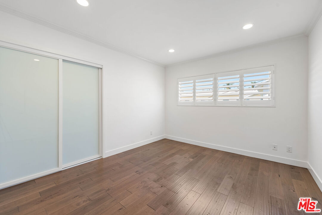 933 11th St Unit: 21
