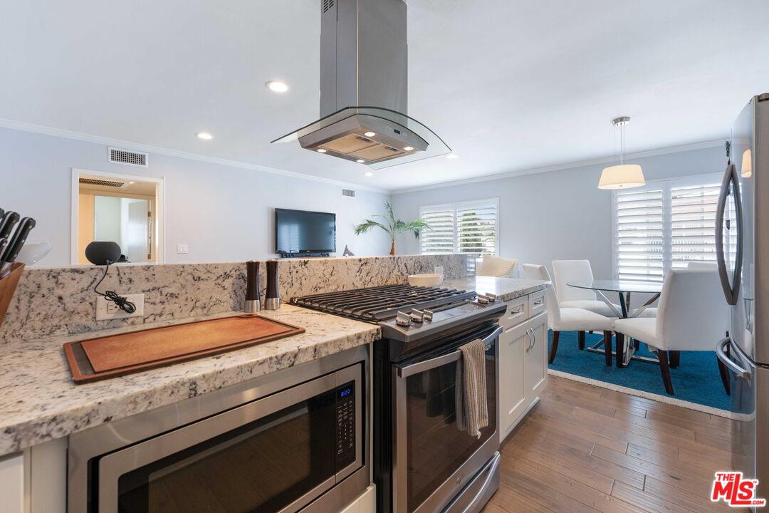933 11th St Unit: 21