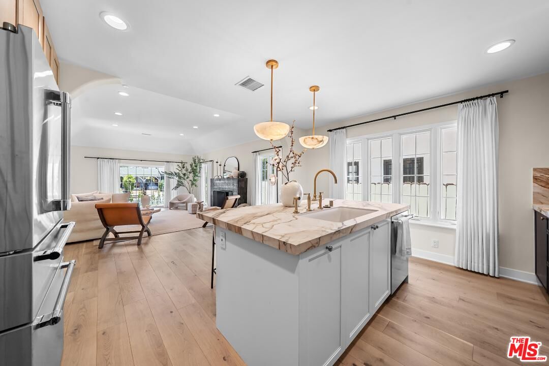 177 S Gardner St