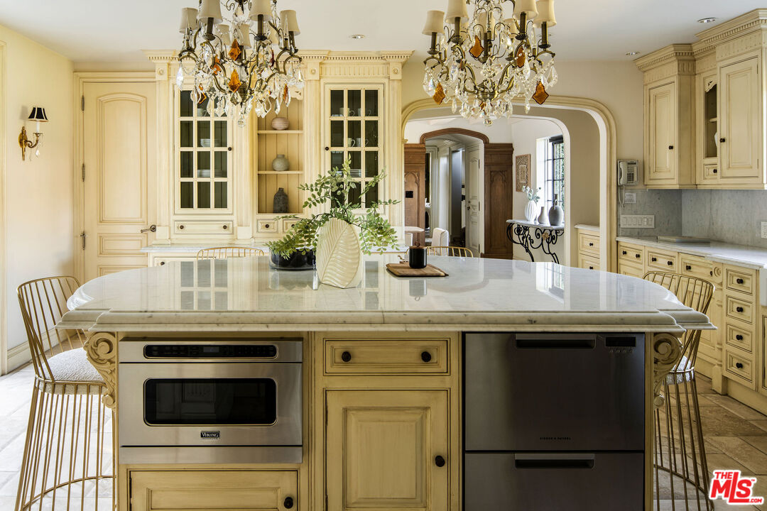 10950 Bellagio Rd