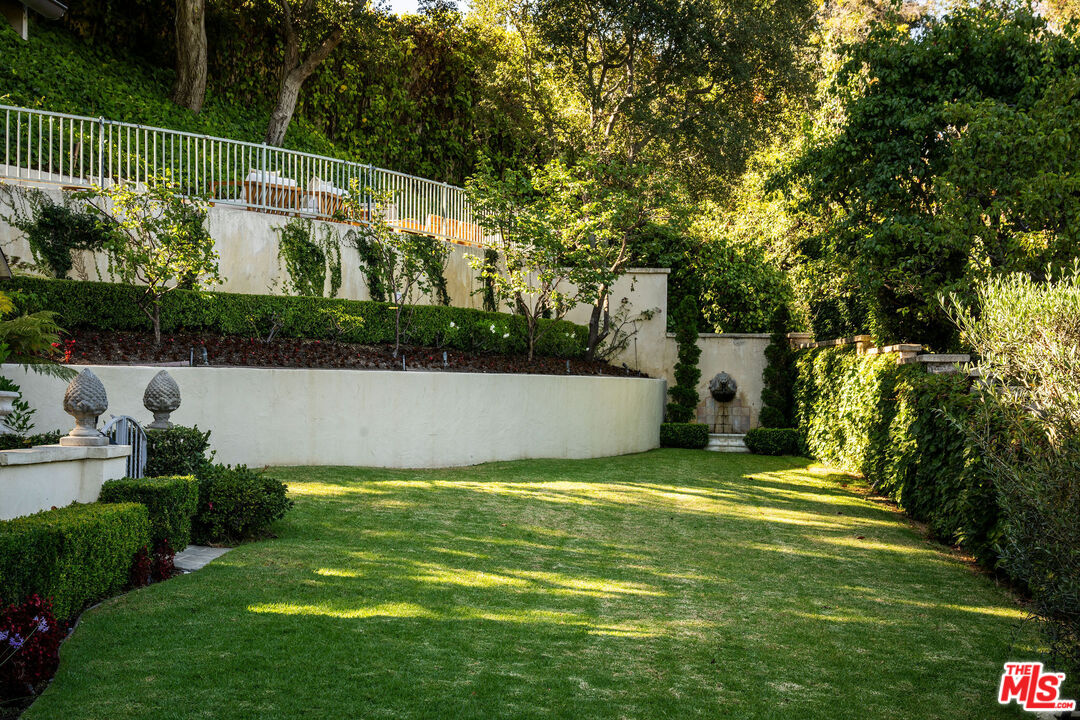 10950 Bellagio Rd