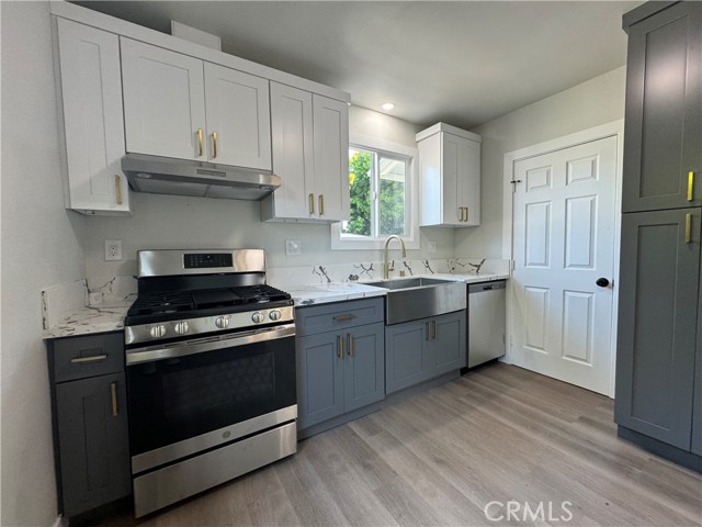12326 Greene AVE Unit: FRONT HOUS