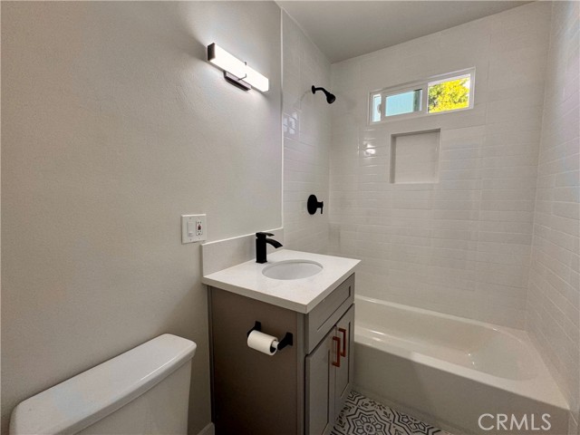 12326 Greene AVE Unit: FRONT HOUS