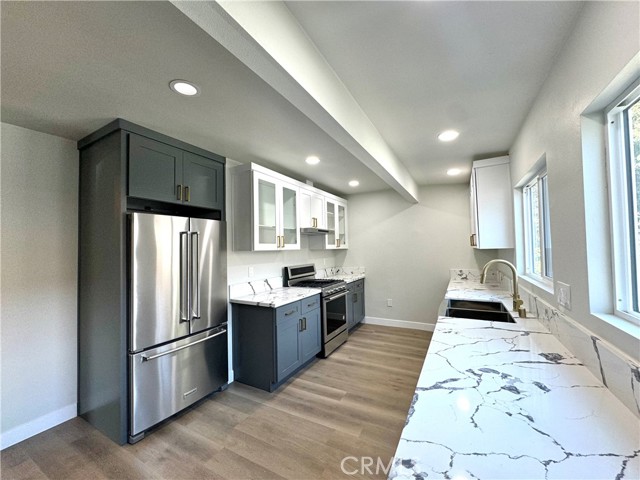 12326 Greene AVE Unit: FRONT HOUS