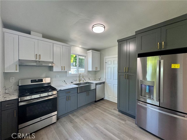 12326 Greene AVE Unit: FRONT HOUS