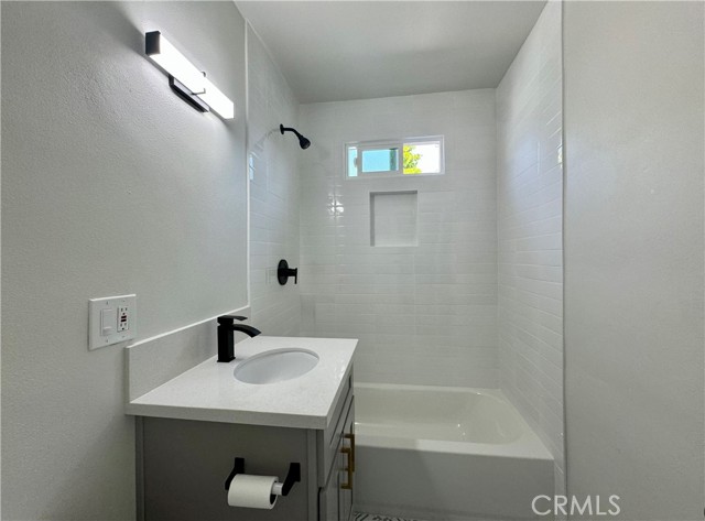 12326 Greene AVE Unit: FRONT HOUS