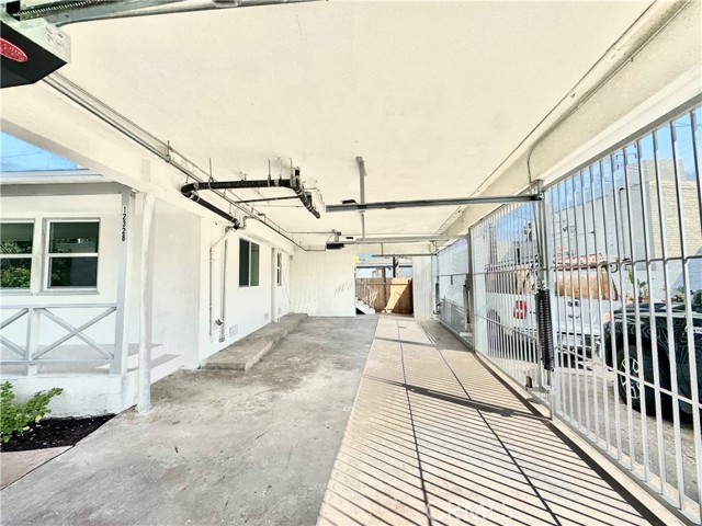 12326 Greene AVE Unit: FRONT HOUS