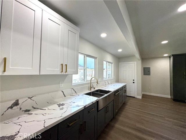 12326 Greene AVE Unit: FRONT HOUS
