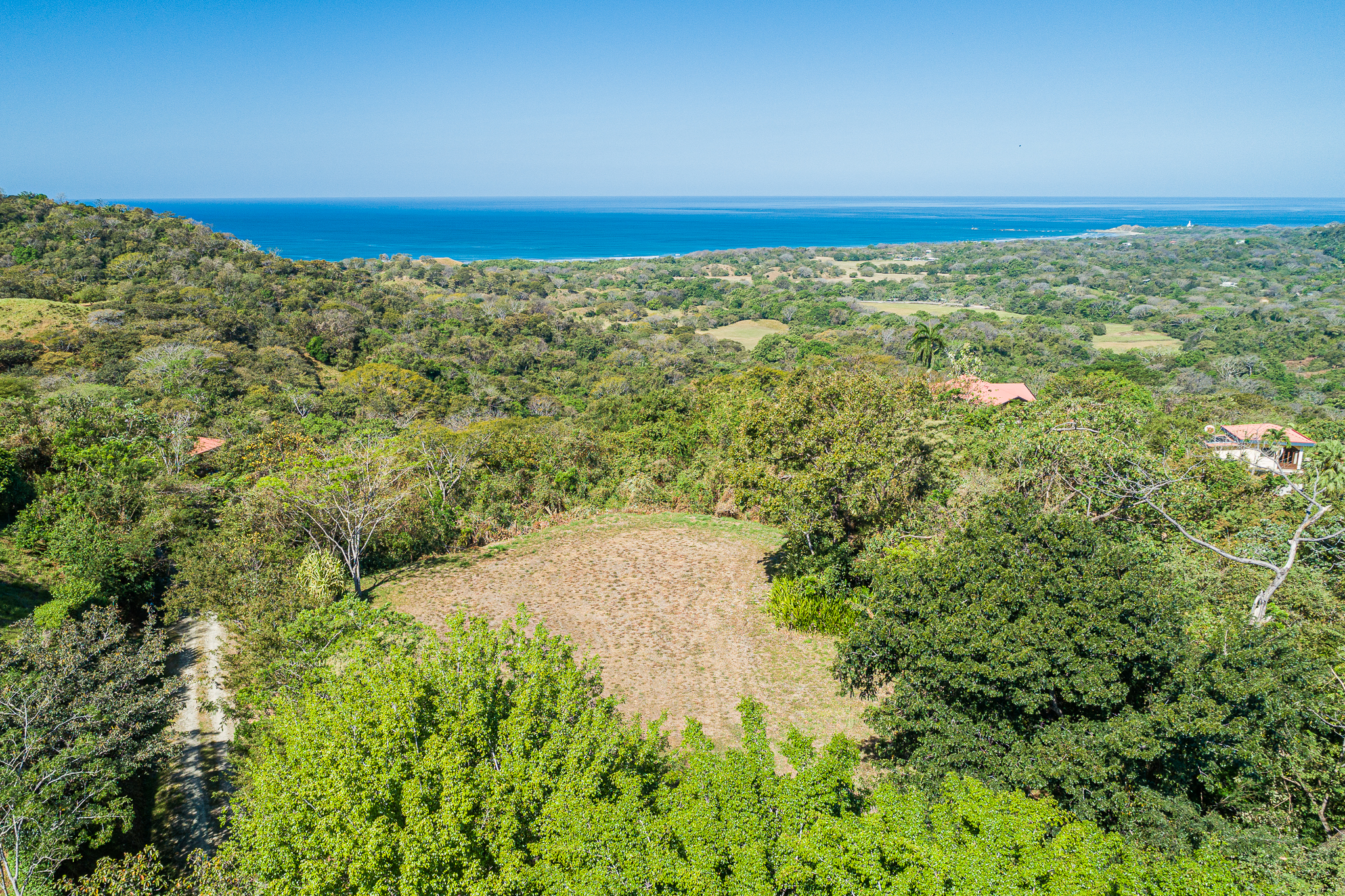 50 metros oeste de cafe de paris