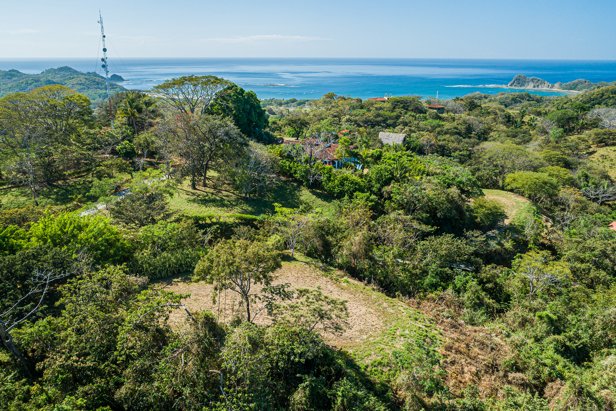 50 metros oeste de cafe de paris