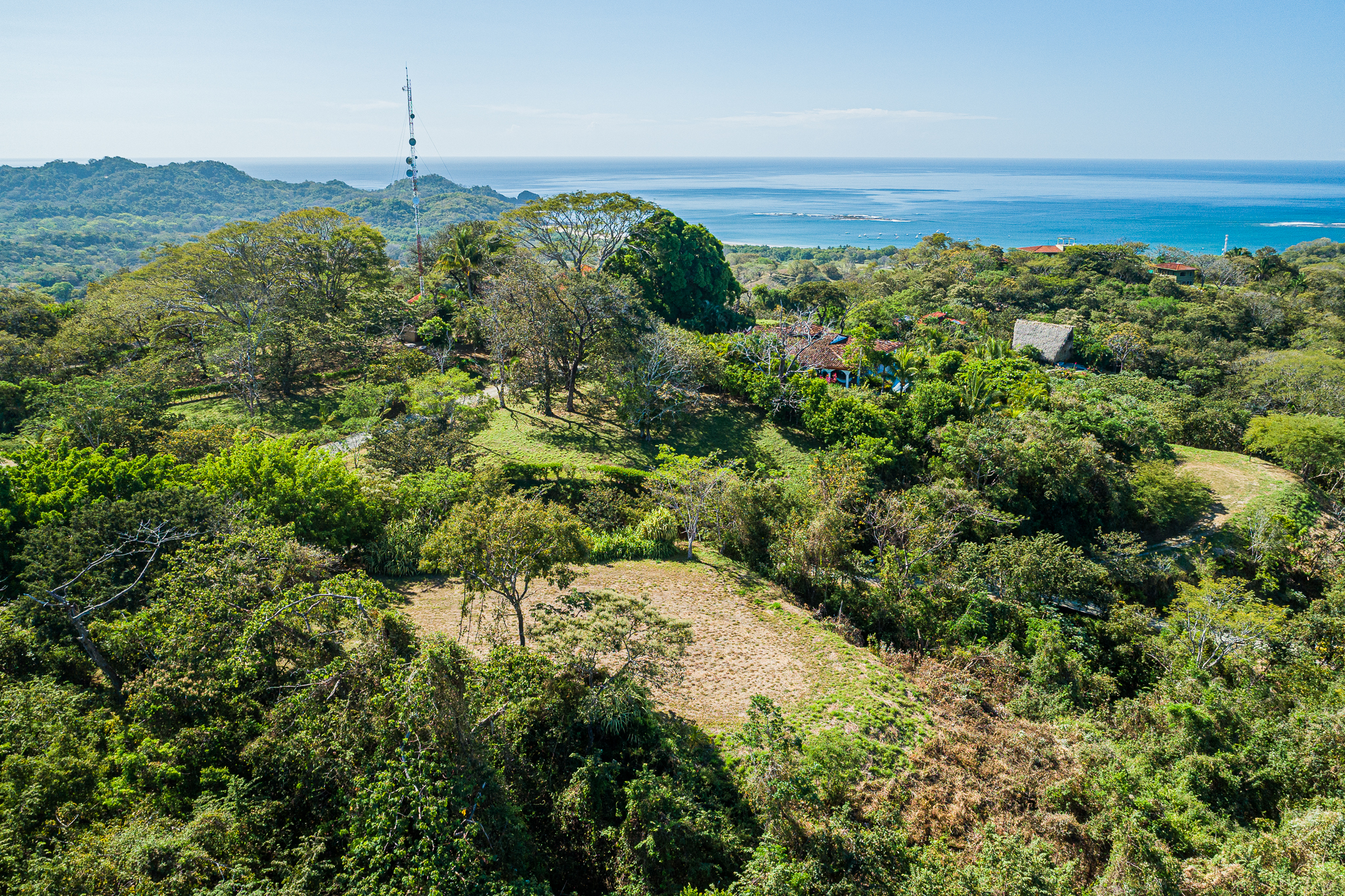 50 metros oeste de cafe de paris