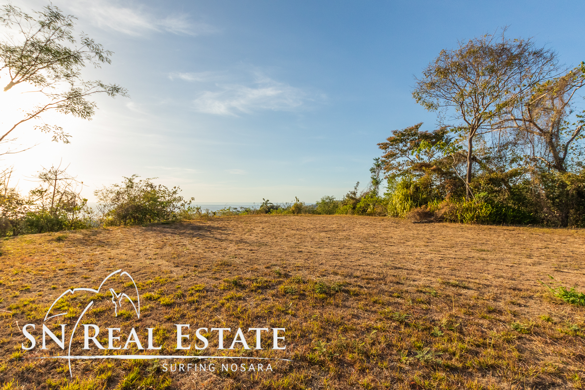 50 metros oeste de cafe de paris