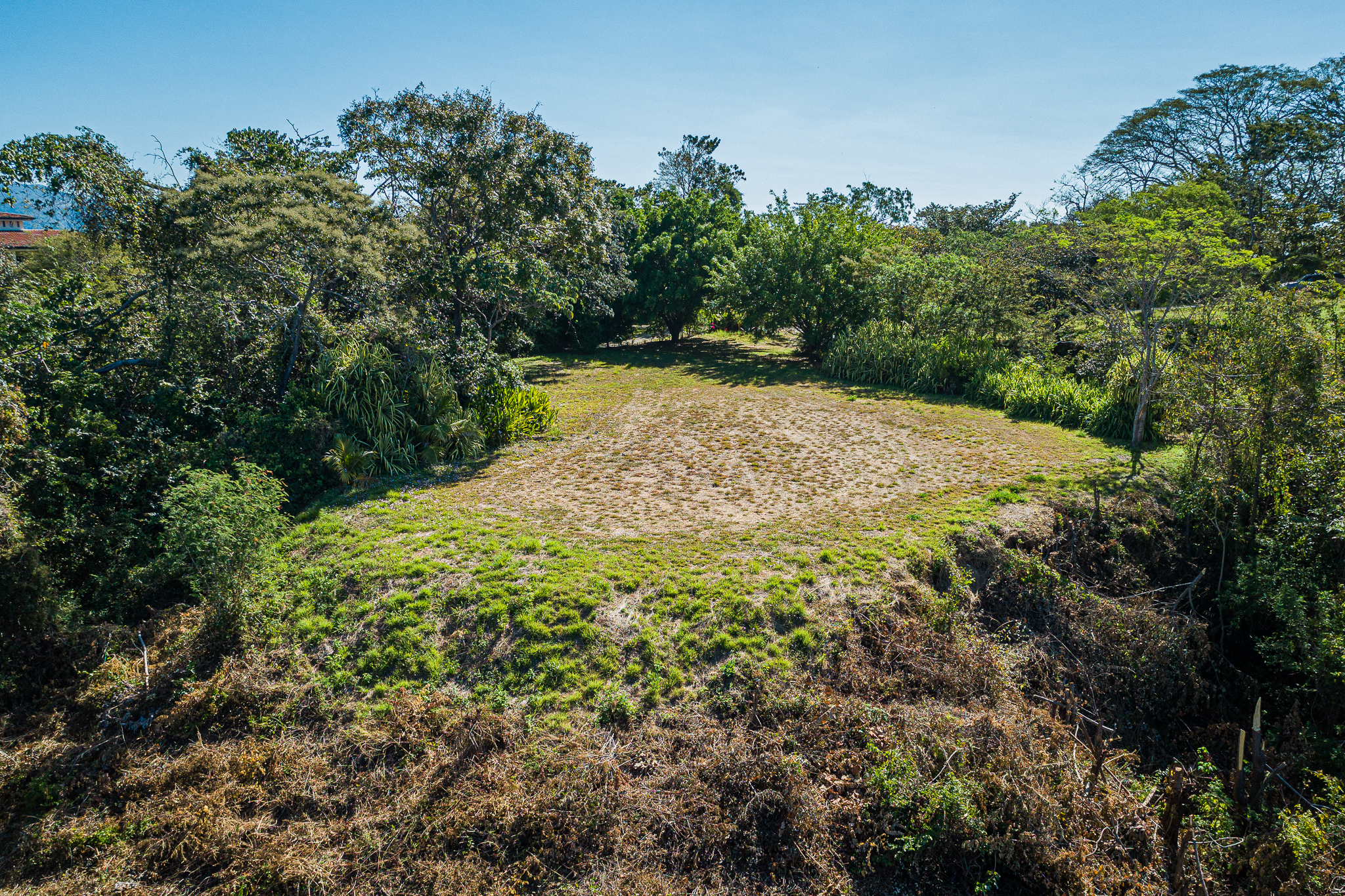 50 metros oeste de cafe de paris