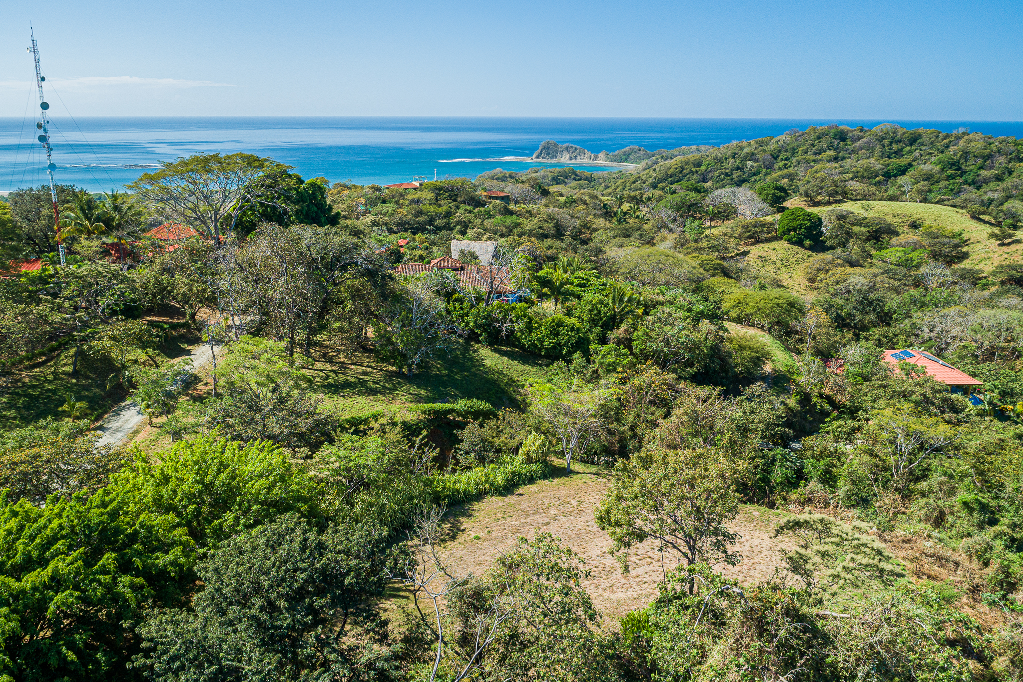 50 metros oeste de cafe de paris