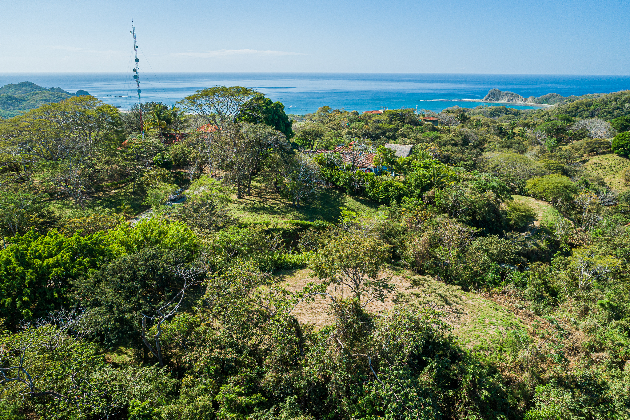 50 metros oeste de cafe de paris