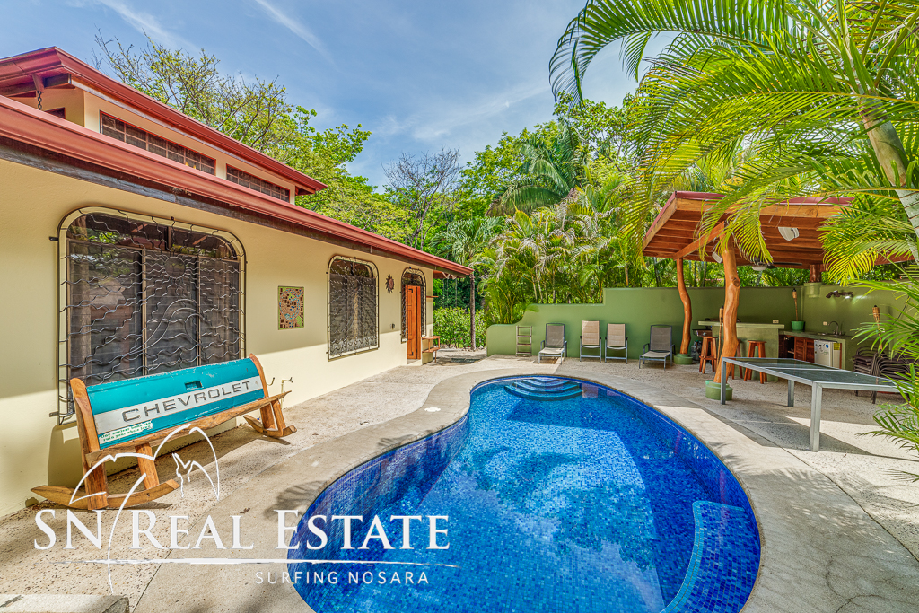 50 metros oeste de cafe de paris