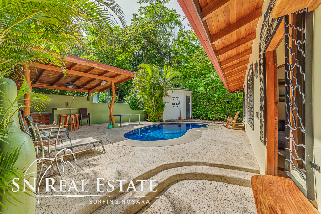 50 metros oeste de cafe de paris