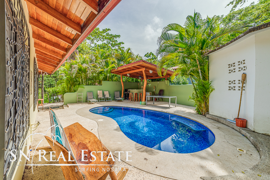 50 metros oeste de cafe de paris