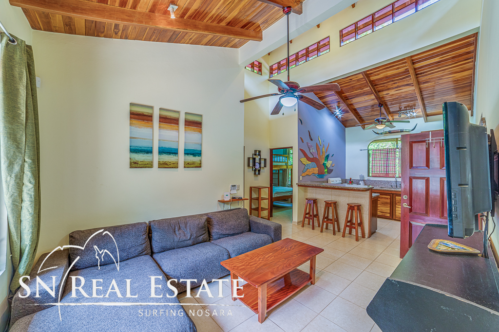 50 metros oeste de cafe de paris