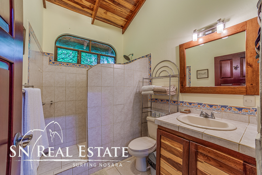 50 metros oeste de cafe de paris