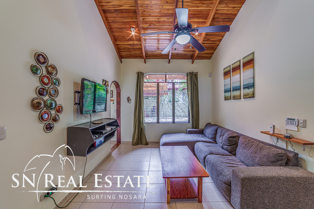 50 metros oeste de cafe de paris