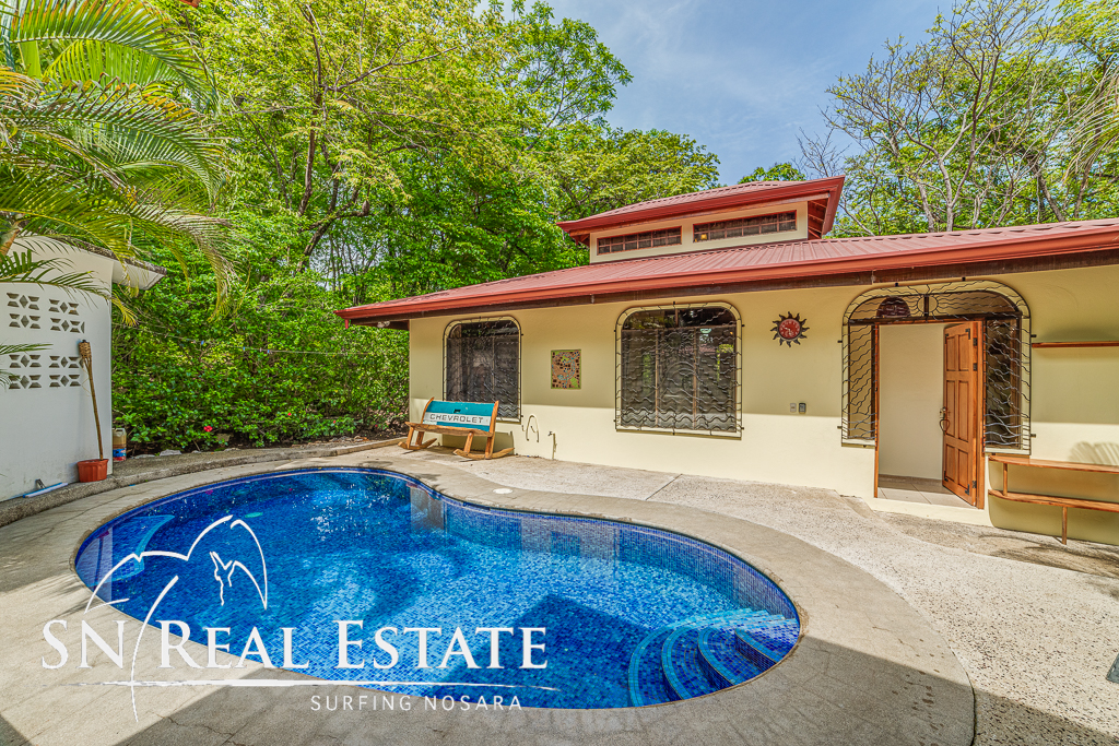 50 metros oeste de cafe de paris