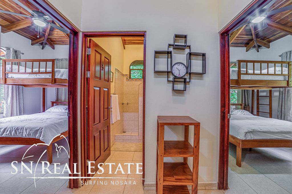 50 metros oeste de cafe de paris