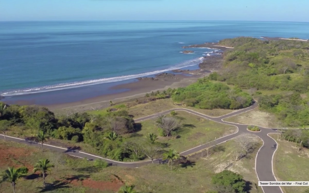 Titled 200 Mt. line Property in Sonidos del Mar - San Juanillo