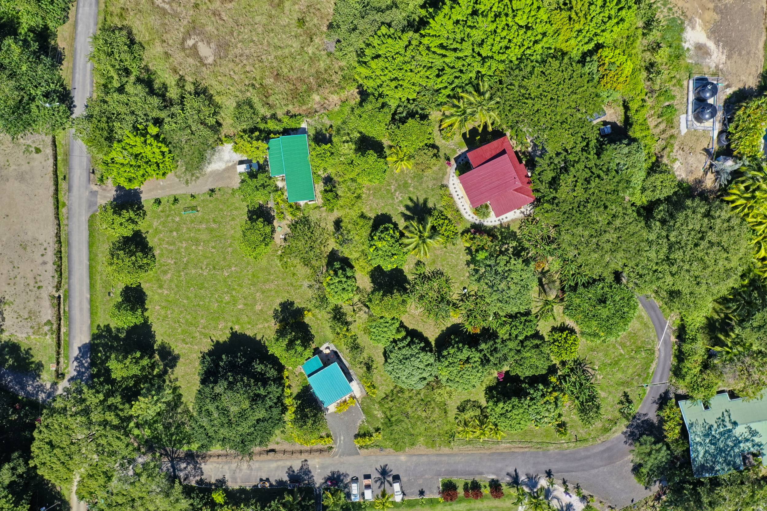 50 metros oeste de cafe de paris