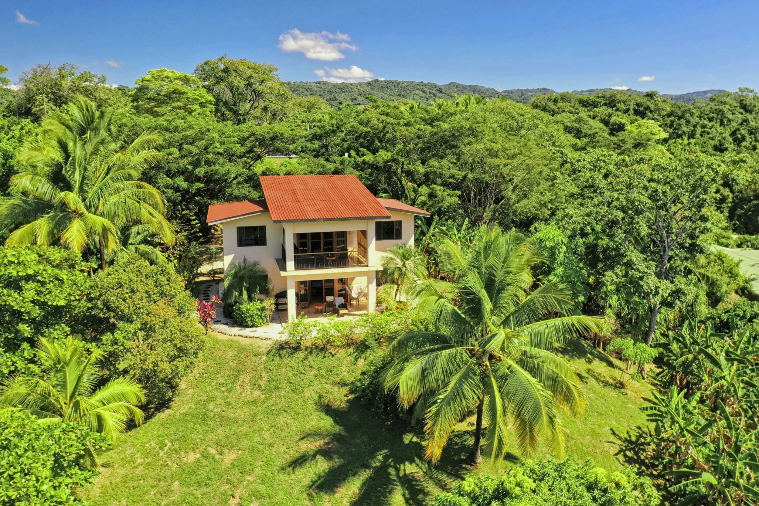 50 metros oeste de cafe de paris