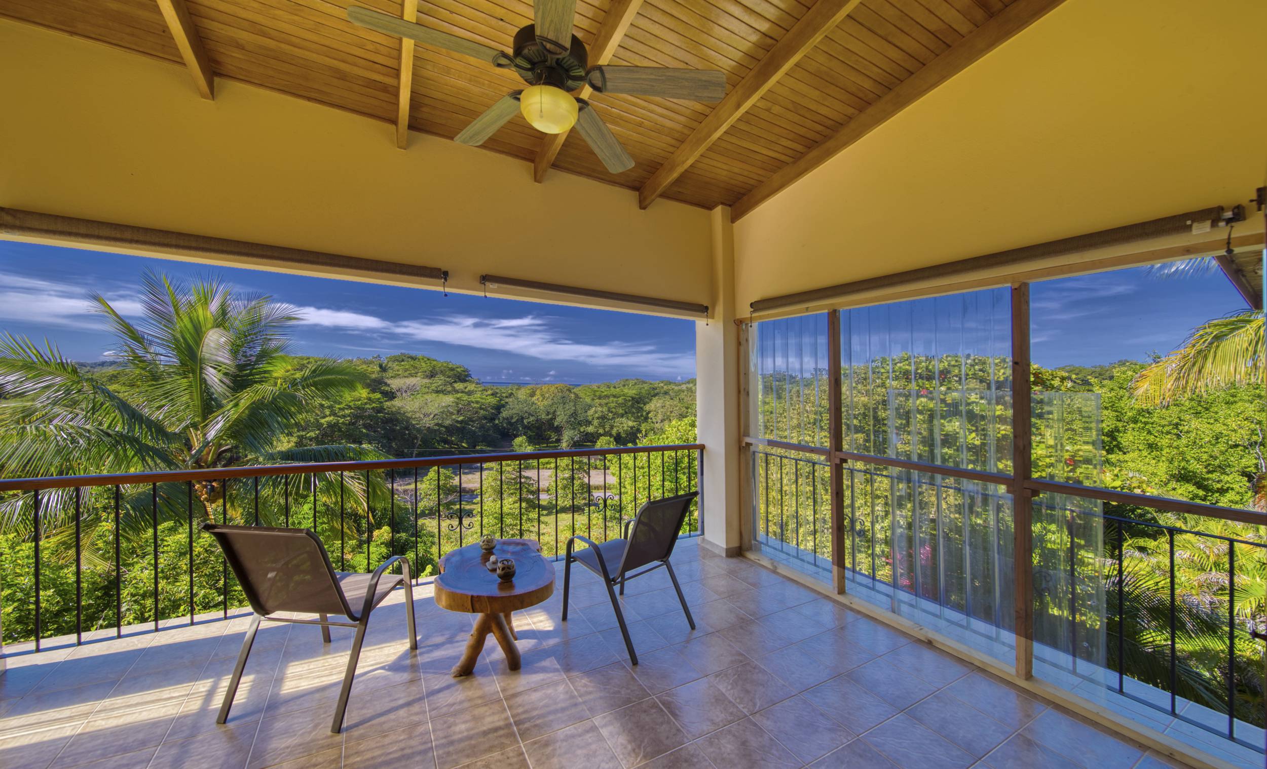 50 metros oeste de cafe de paris