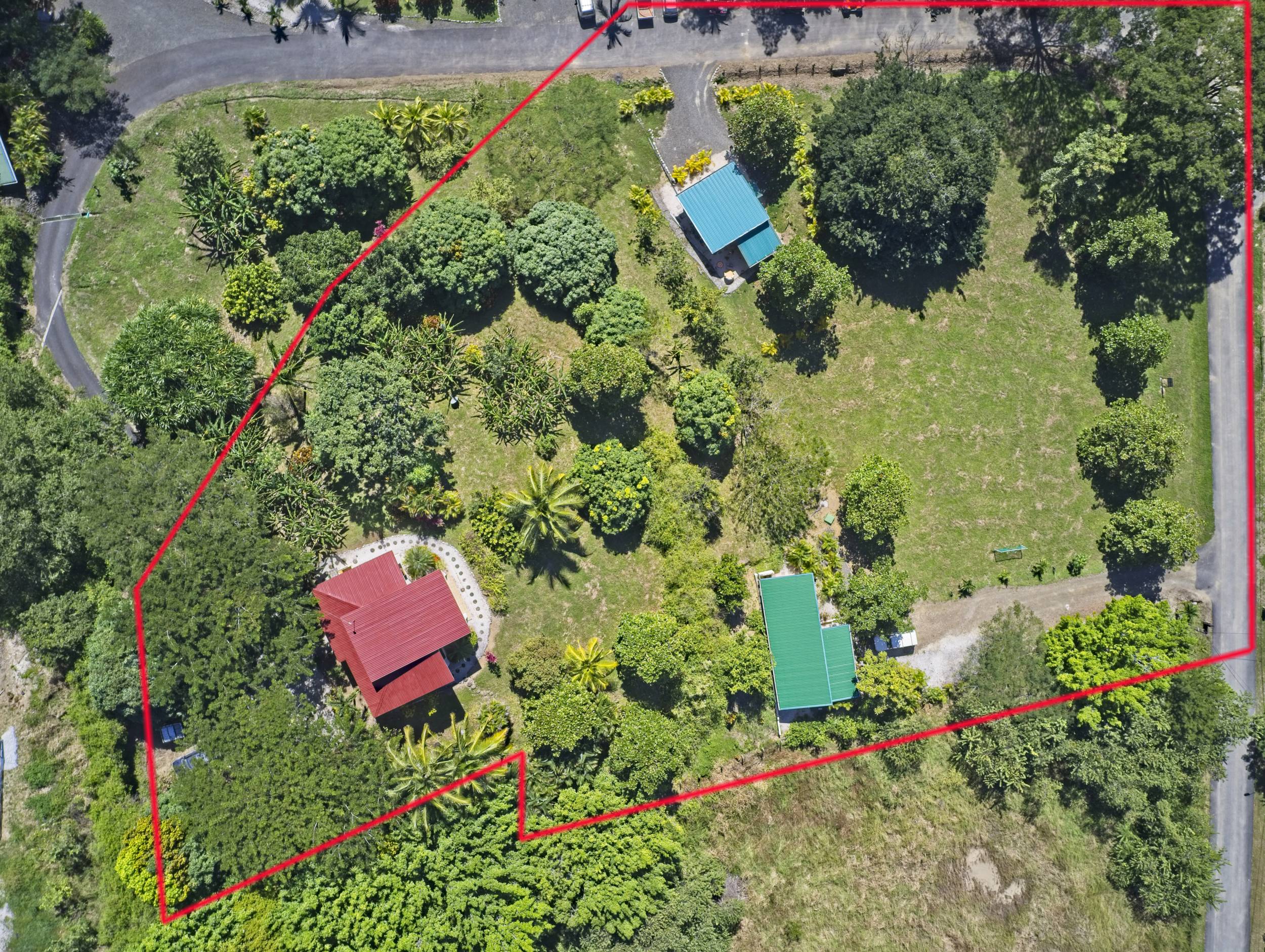 50 metros oeste de cafe de paris