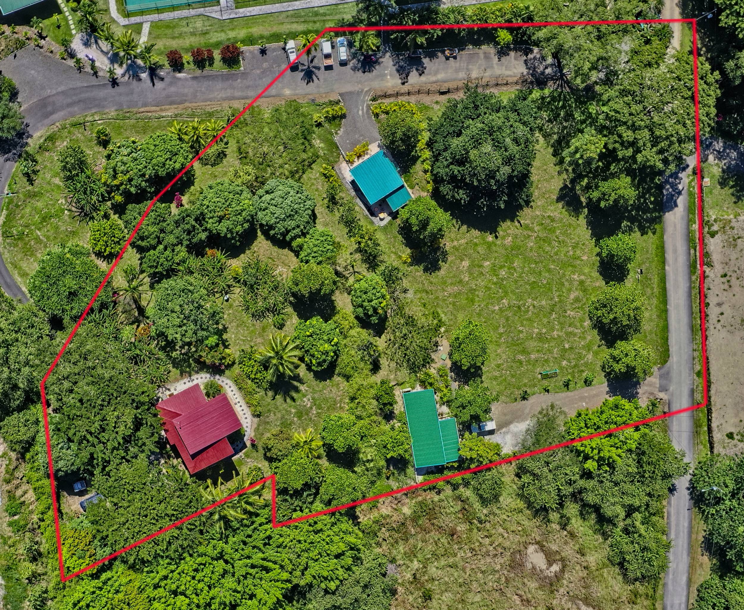 50 metros oeste de cafe de paris