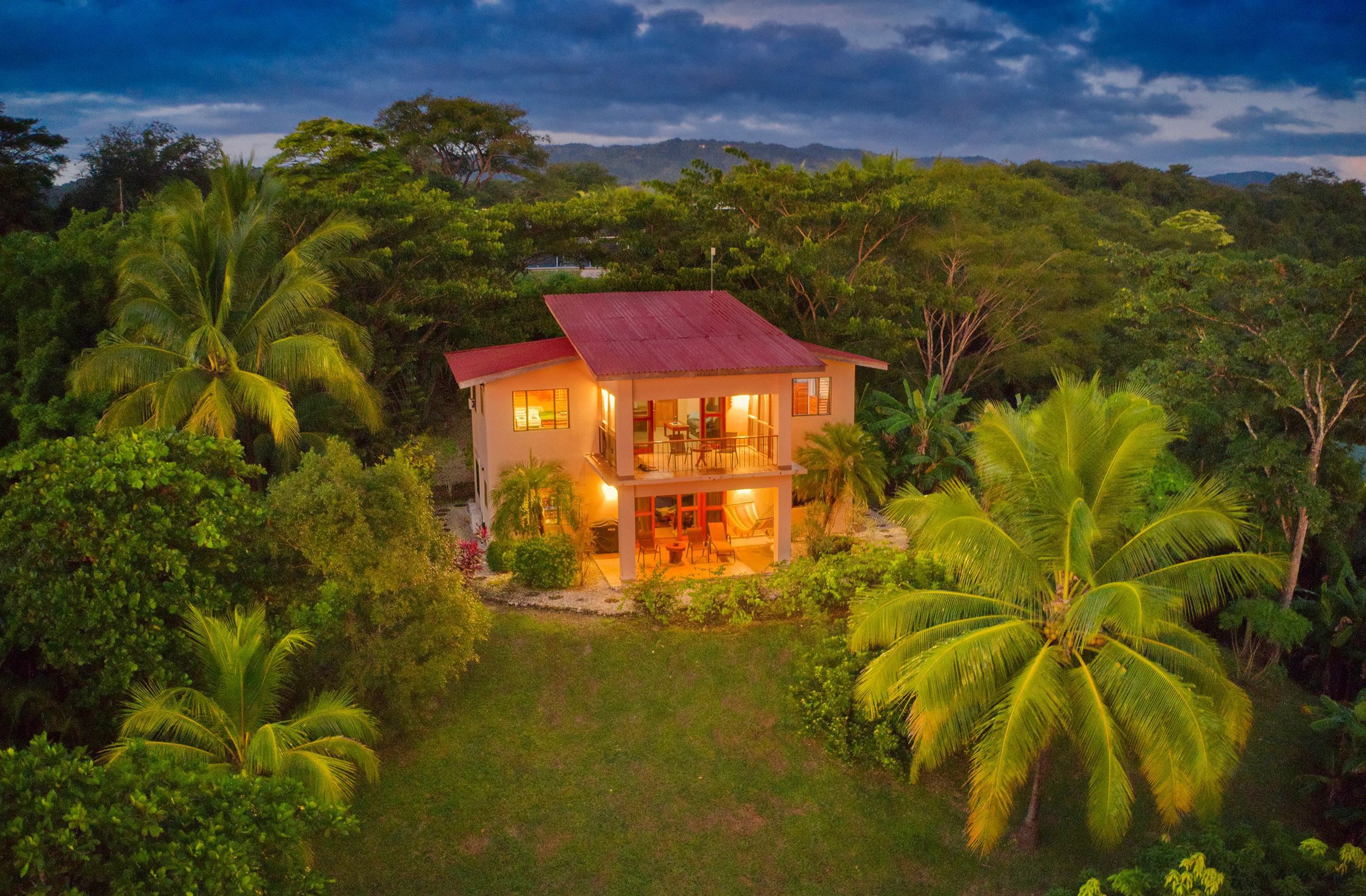 50 metros oeste de cafe de paris