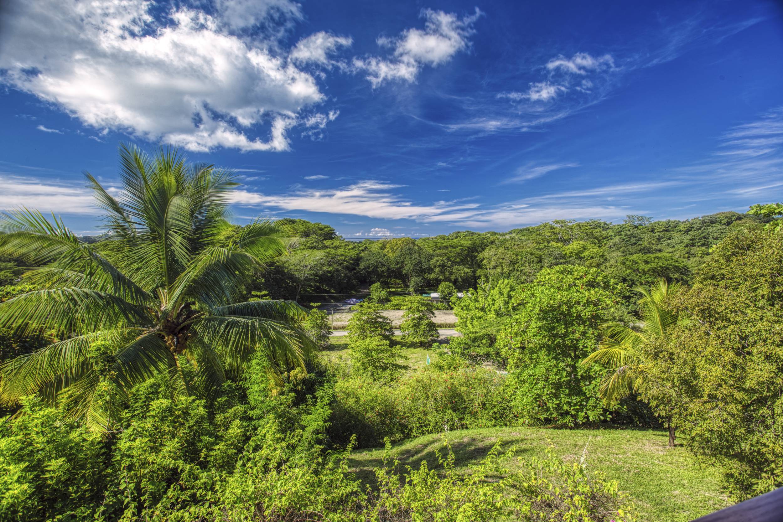 50 metros oeste de cafe de paris