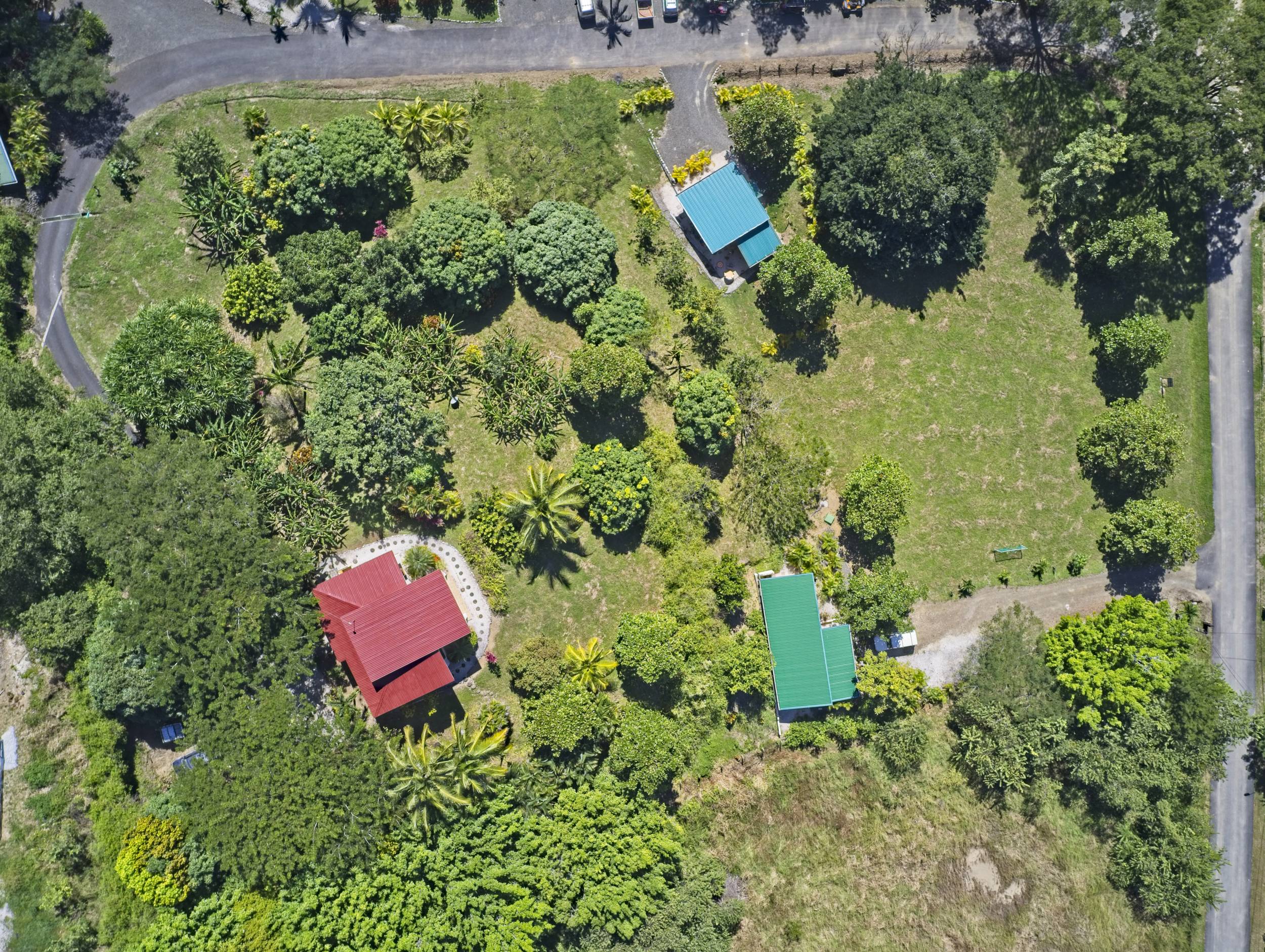 50 metros oeste de cafe de paris