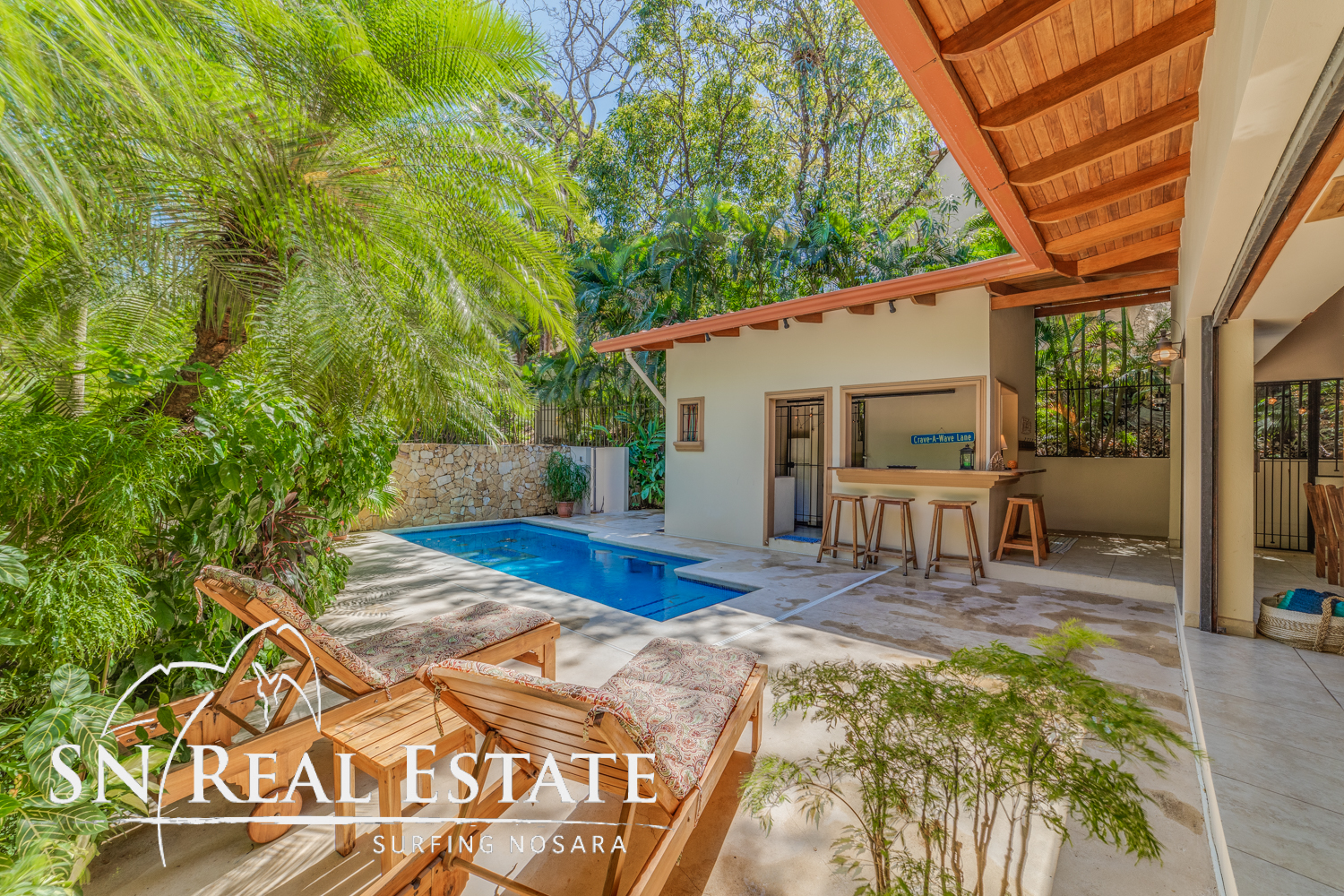 50 metros oeste de cafe de paris