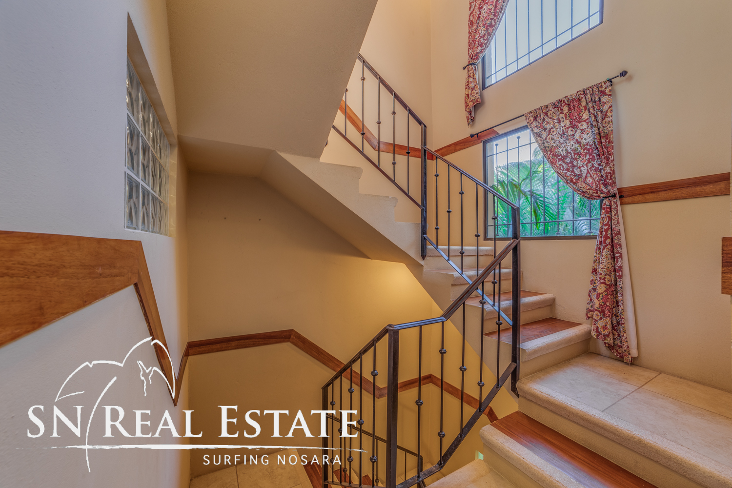 50 metros oeste de cafe de paris