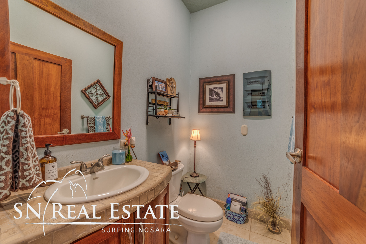 50 metros oeste de cafe de paris