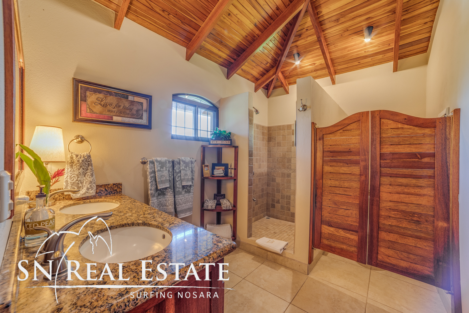 50 metros oeste de cafe de paris