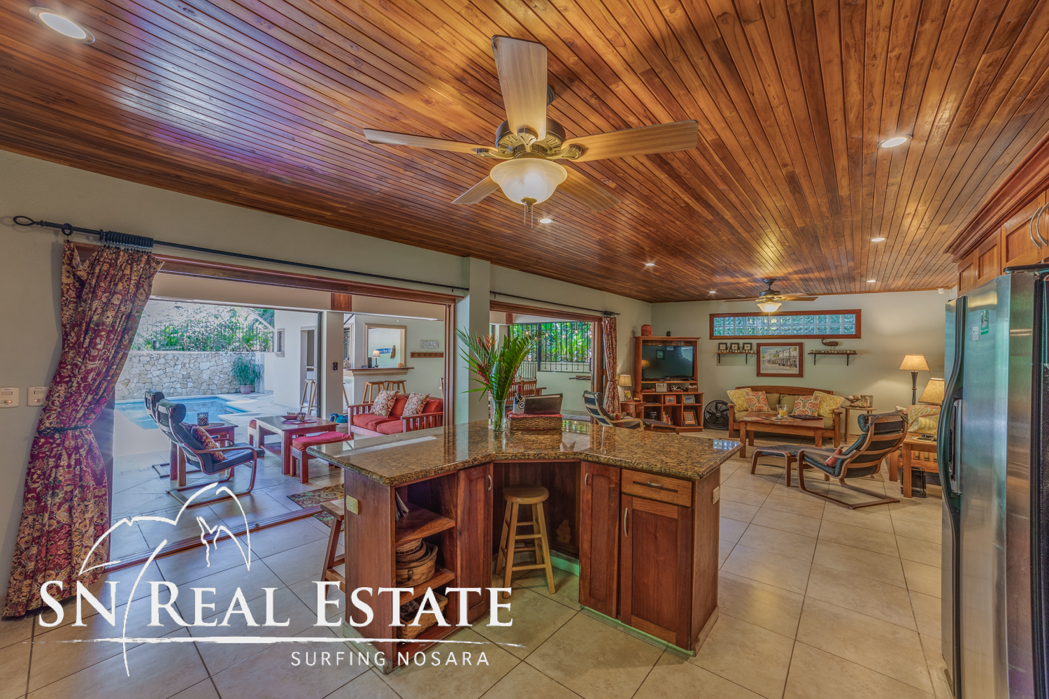 50 metros oeste de cafe de paris