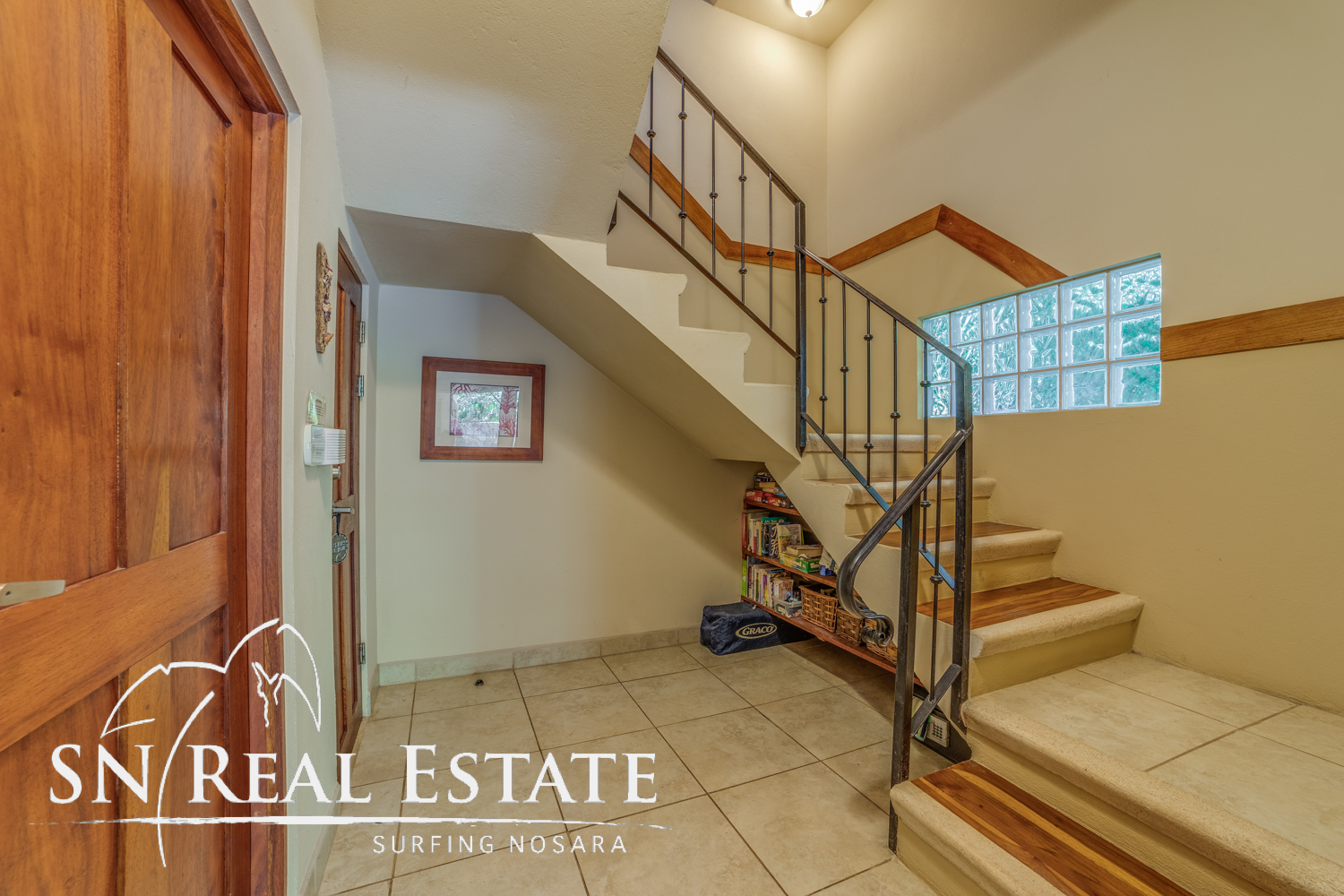 50 metros oeste de cafe de paris