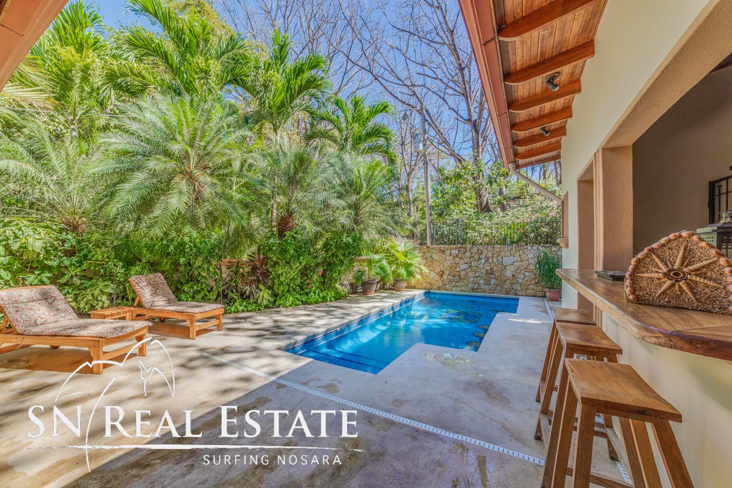 50 metros oeste de cafe de paris