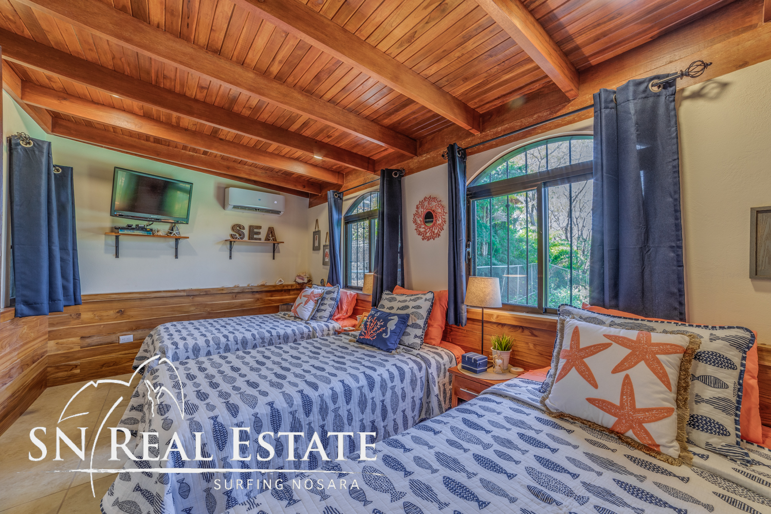 50 metros oeste de cafe de paris