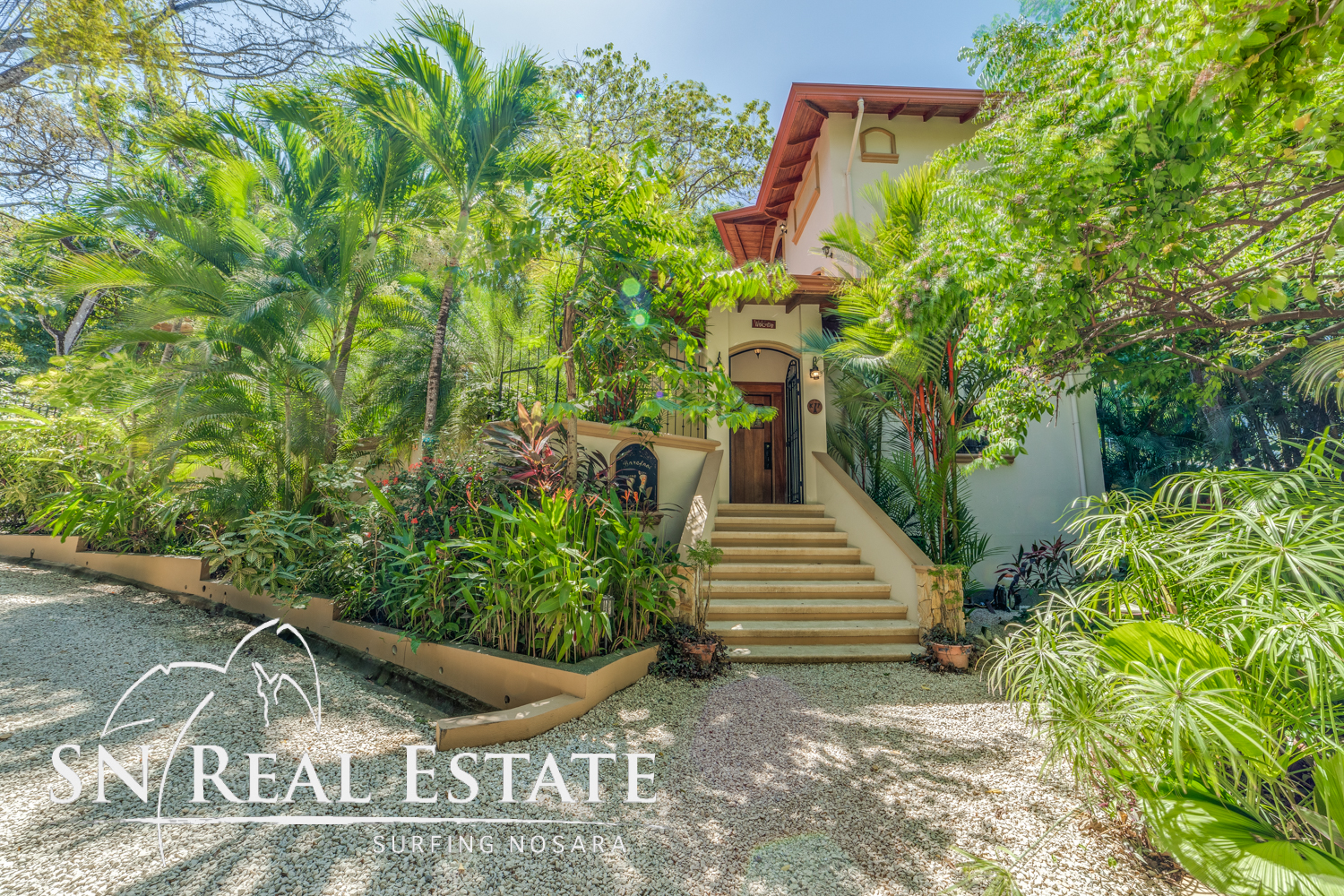 50 metros oeste de cafe de paris