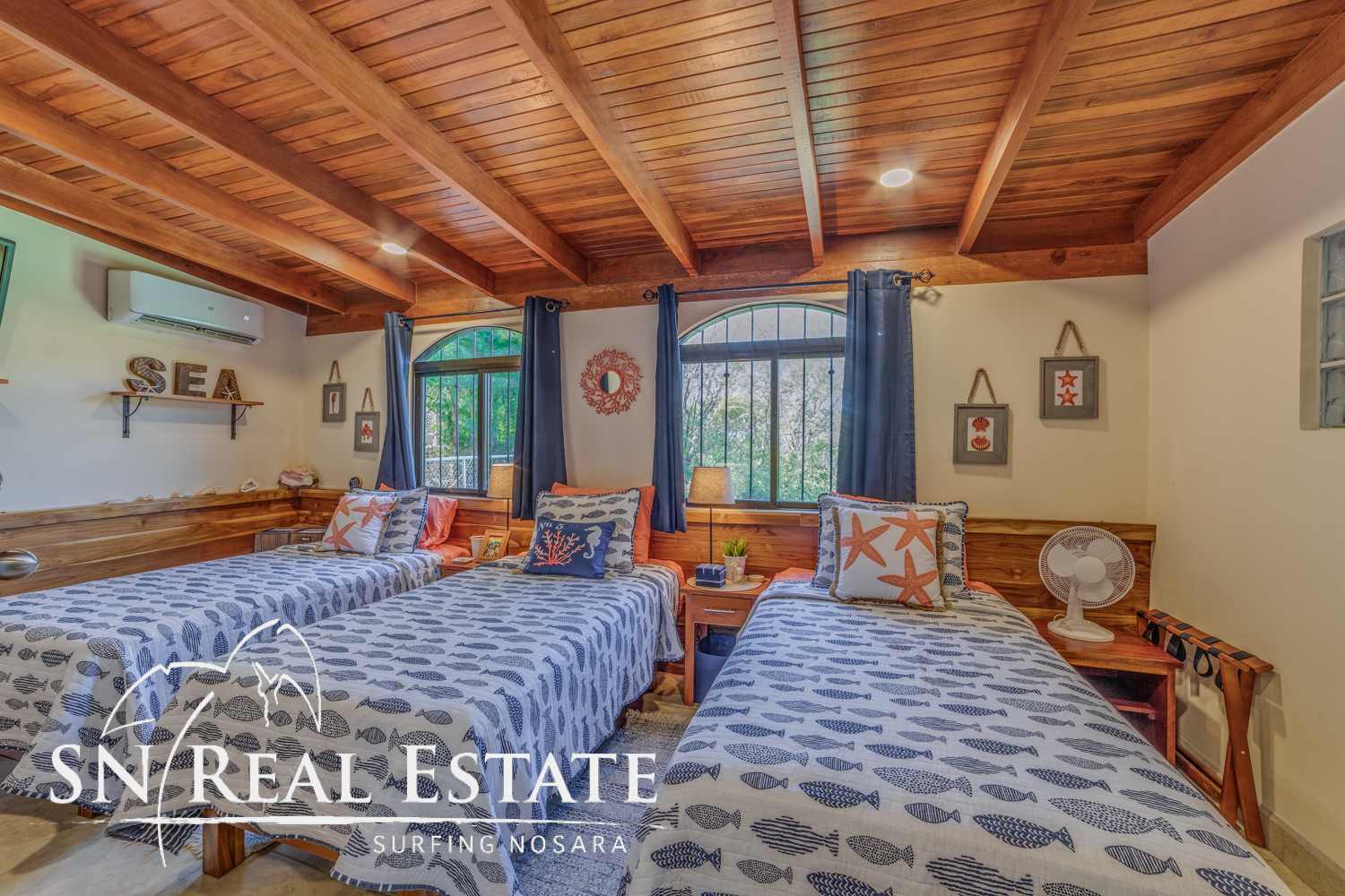 50 metros oeste de cafe de paris